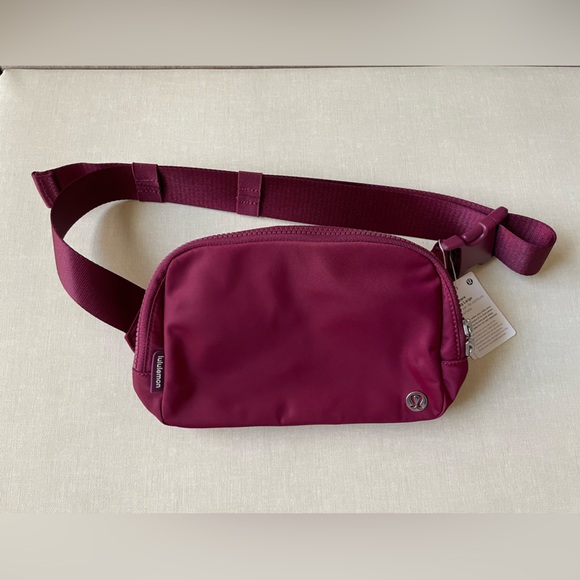 Lululemon Everywhere Belt Bag Large 2L - Deep Luxe - Picture 2 of 14